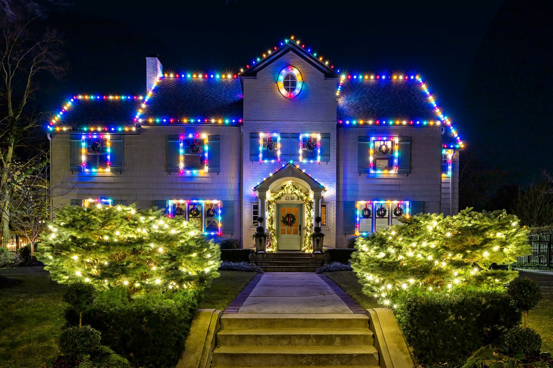 The same Brookside colonial lit for Christmas by Jingle Bros